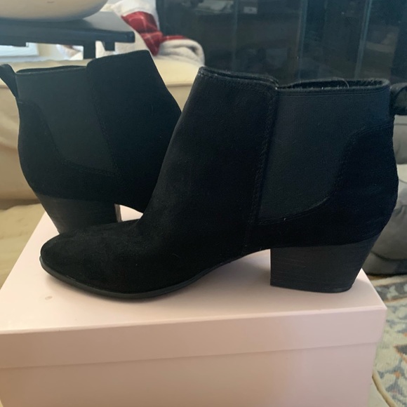 FRANCO SARTO Women's Glenna Black
Faux Suede Almond Toe Ankle Booties (8.5) - Picture 3 of 9